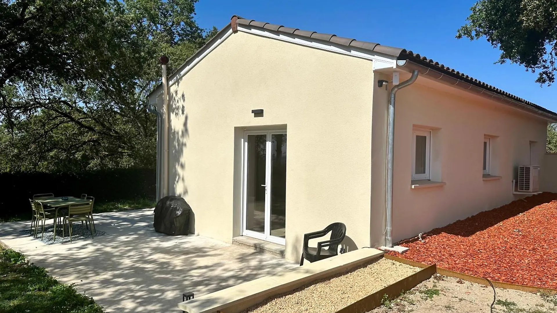 Holiday home Maison Neuve, Cadre Apaisant,Jacuzzi Et Piscine Planioles