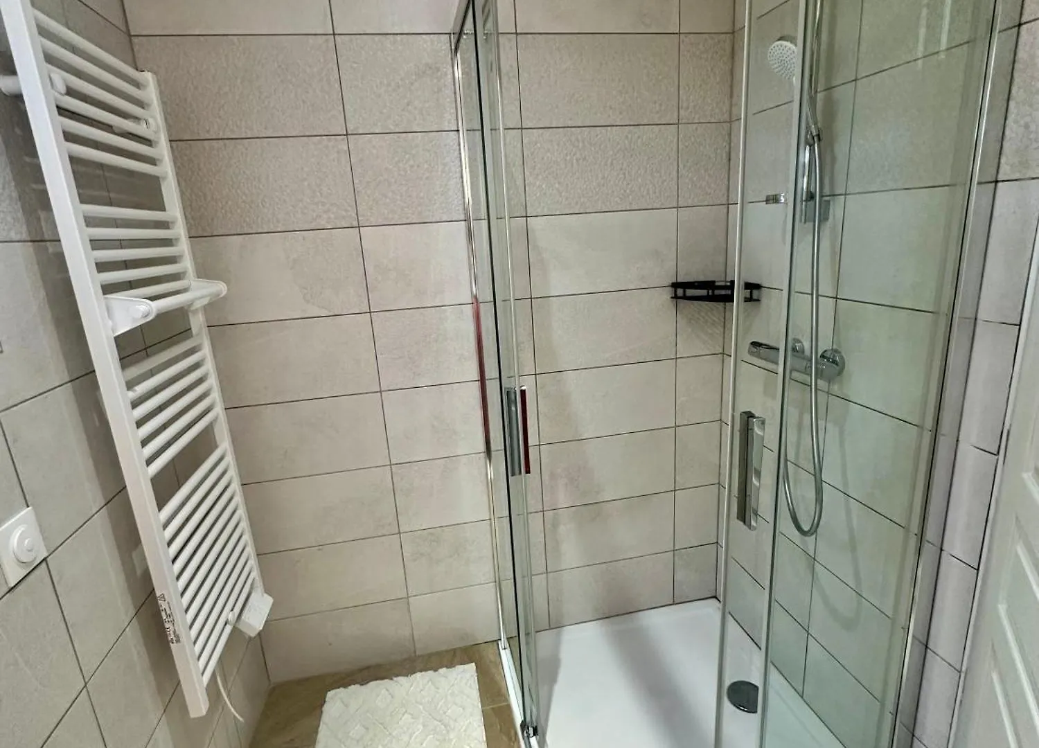 Maison Neuve, Cadre Apaisant,Jacuzzi Et Piscine Planioles Holiday home