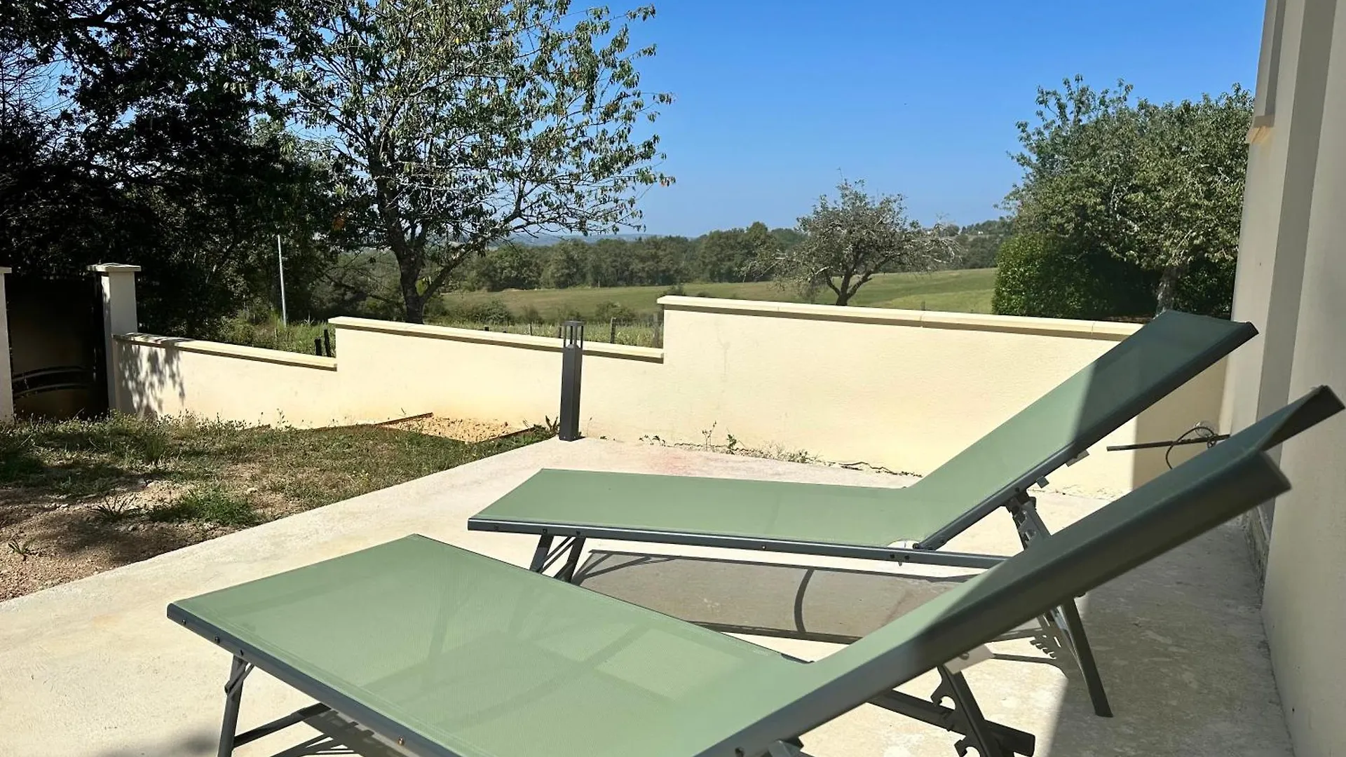 Maison Neuve, Cadre Apaisant,Jacuzzi Et Piscine Planioles Holiday home