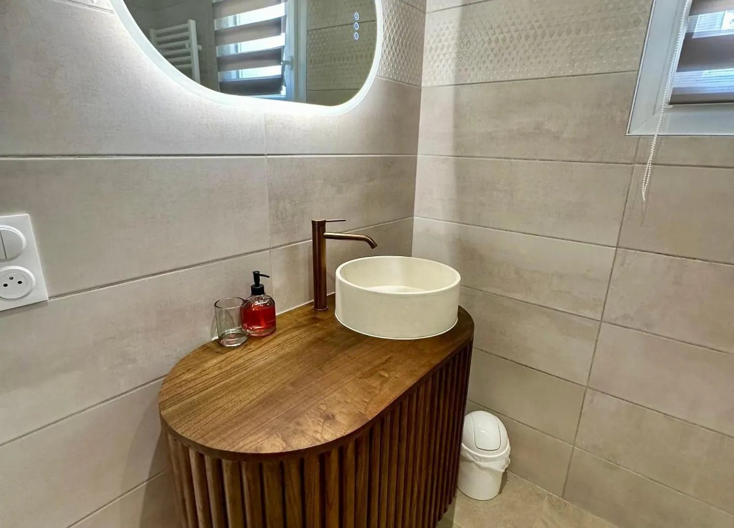 Maison Neuve, Cadre Apaisant,Jacuzzi Et Piscine Planioles Holiday home