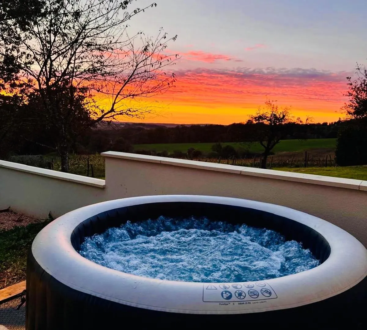 Holiday home Maison Neuve, Cadre Apaisant,Jacuzzi Et Piscine Planioles